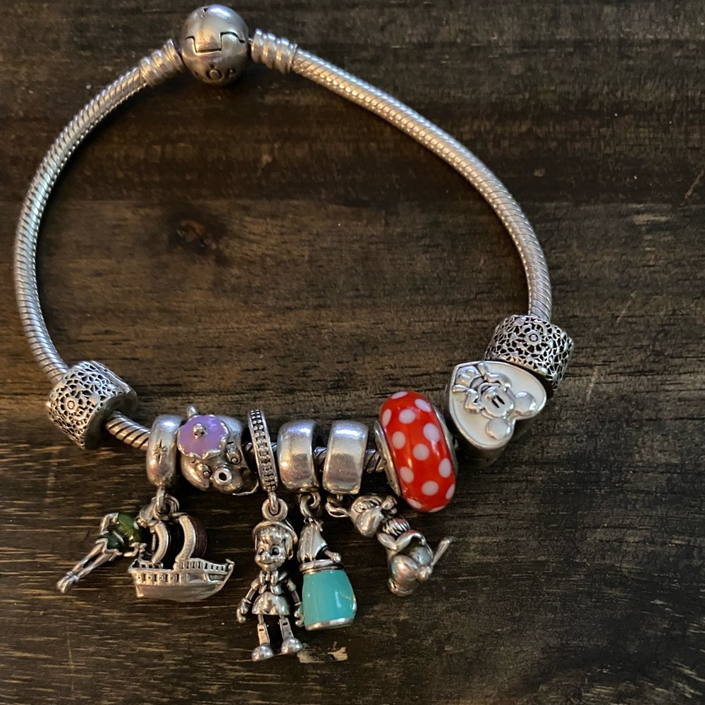Pandora DISNEY bracelet- 5 charms, 2 clips on office Disney Pandora bracelet